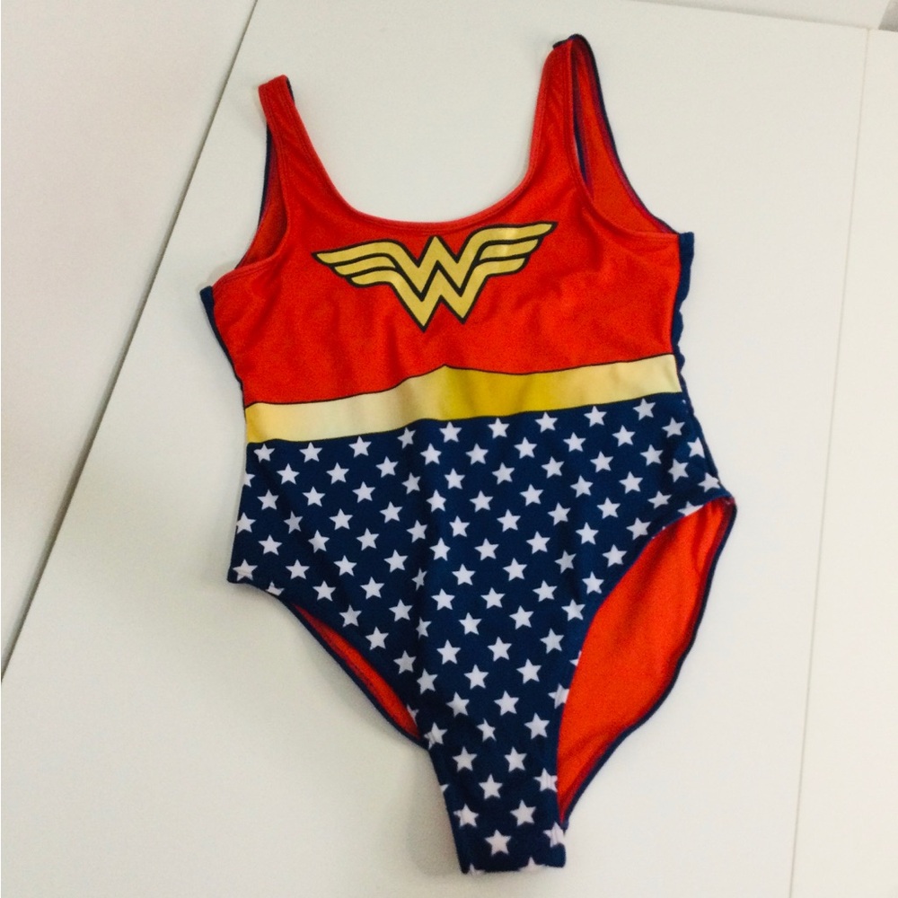 Wonder Woman One-Piece Swimsuit Sz XL , Brand New 💫